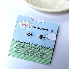 Load image into Gallery viewer, Wooden earrings - flower