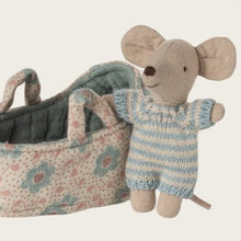 Load image into Gallery viewer, Baby mouse in carry cot - blue