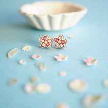 Load image into Gallery viewer, Wooden earrings - flower
