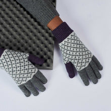 Load image into Gallery viewer, Lambswool gloves - cross - grey & purple