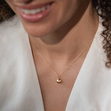 Load image into Gallery viewer, Scallop necklace - gold