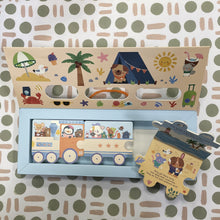 Load image into Gallery viewer, Animal train: travelling board book