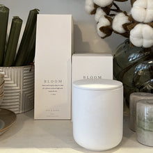 Load image into Gallery viewer, White candle - Bloom