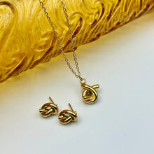 Load image into Gallery viewer, Knot earrings