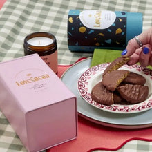 Load image into Gallery viewer, Milk choc hot choc flakes