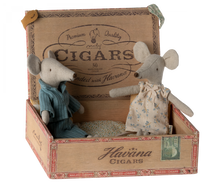 Load image into Gallery viewer, Mum & Dad in a cigarbox