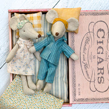 Load image into Gallery viewer, Mum & Dad in a cigarbox
