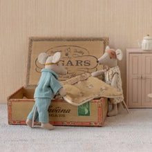 Load image into Gallery viewer, Mum & Dad in a cigarbox