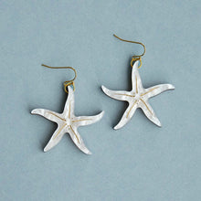 Load image into Gallery viewer, Pearly statement starfish earrings