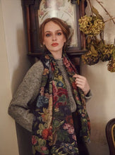 Load image into Gallery viewer, Primula wool scarf - black
