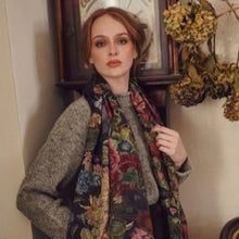 Load image into Gallery viewer, Primula wool scarf - black