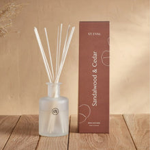 Load image into Gallery viewer, Candle - sandalwood & cedar
