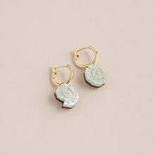Load image into Gallery viewer, Shell hoop earrings - pearly white - gold
