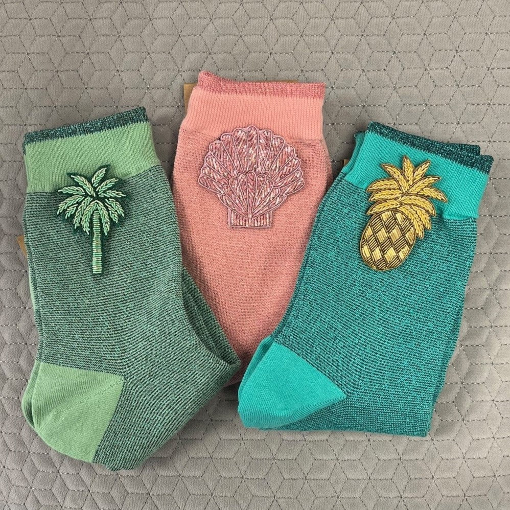 Tokyo socks with pin