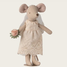 Load image into Gallery viewer, Wedding mice couple in box - mum & dad