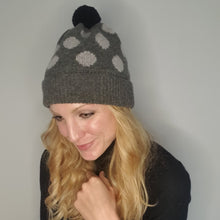 Load image into Gallery viewer, Lambswool hat - spot - grey - grey pompom