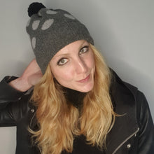Load image into Gallery viewer, Lambswool hat - spot - grey - grey pompom