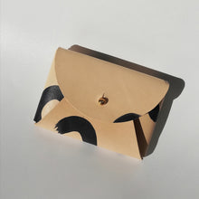 Load image into Gallery viewer, Leather card purse - tan with black swirls