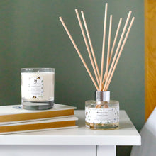 Load image into Gallery viewer, Wildflower meadows bee - glass candle & seed packet