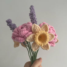Load image into Gallery viewer, Knitted flowers