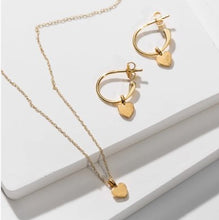Load image into Gallery viewer, Gold Rosa heart necklace
