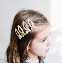 Load image into Gallery viewer, Heart clic clacs