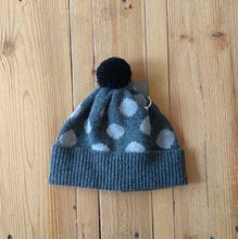 Load image into Gallery viewer, Lambswool hat - spot - grey - grey pompom
