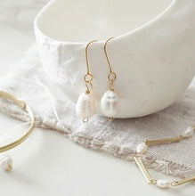 Load image into Gallery viewer, Pearl drop earrings - large