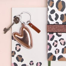 Load image into Gallery viewer, Keyring - heart - rose gold