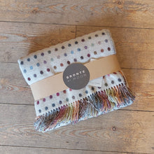 Load image into Gallery viewer, Multi-spot throw - natural