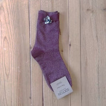 Load image into Gallery viewer, Tokyo socks with bee pin - burgundy