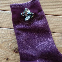 Load image into Gallery viewer, Tokyo socks with bee pin - burgundy