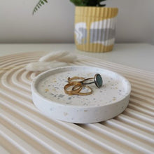 Load image into Gallery viewer, Plant pot - small - black/white/nude