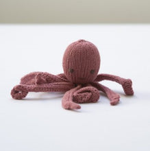 Load image into Gallery viewer, Knitted octopus - raspberry
