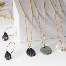 Load image into Gallery viewer, Porcelain gold mist necklace