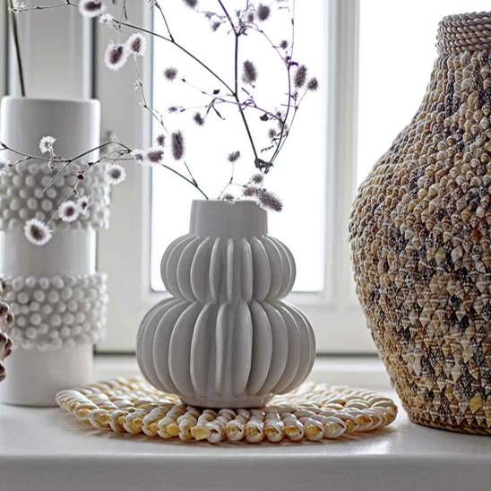 Stoneware vase - white