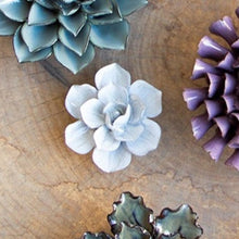 Load image into Gallery viewer, Coral 8 - small - white