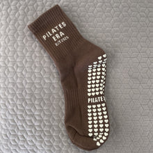 Load image into Gallery viewer, Grip socks - chocolate
