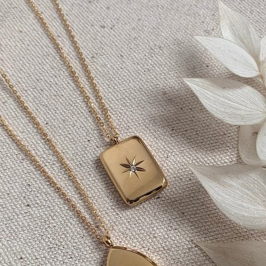 Solid star embossed pendant necklace - rectangle