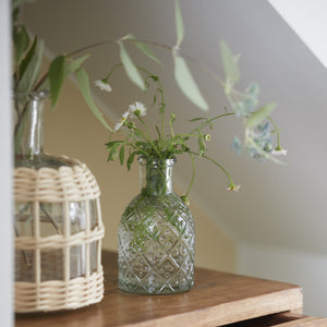 Glass vase with pattern