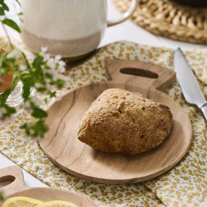 Wooden serving plate w/handle - medium