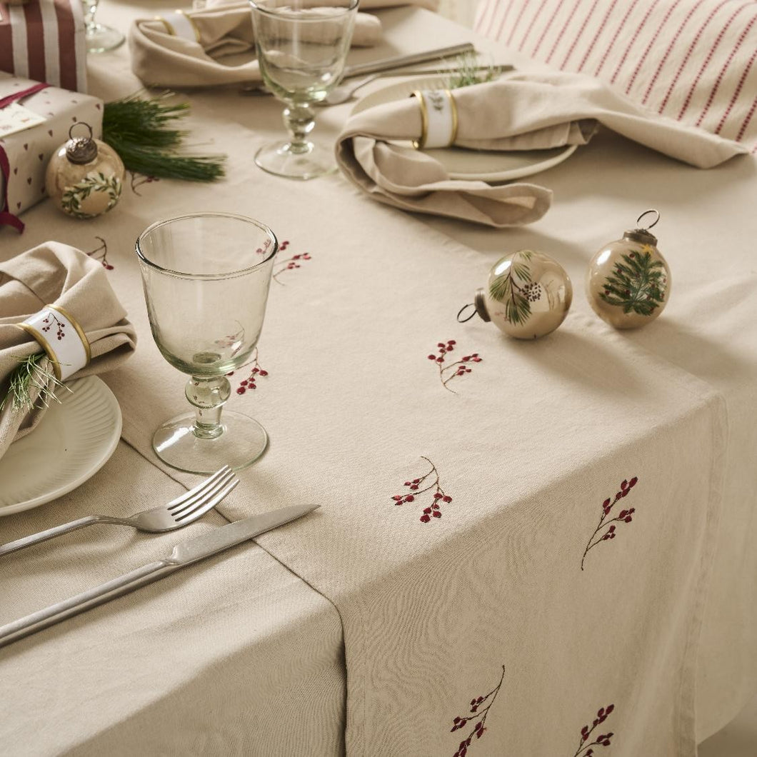 Xmas table runner - winterberry branches