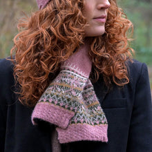 Load image into Gallery viewer, Fair isle bobble hat - pink
