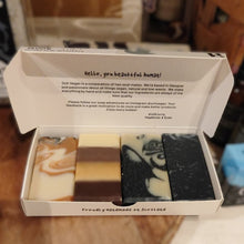 Load image into Gallery viewer, Moon mini box
