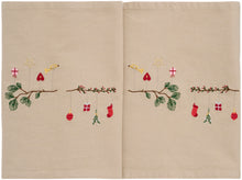 Load image into Gallery viewer, Table runner - branch with red berries (Copy)
