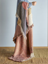Load image into Gallery viewer, Arni throw - brown
