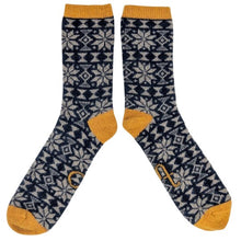 Load image into Gallery viewer, Lambswool socks - fair isle - navy/ginger
