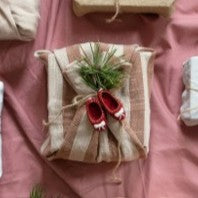 Load image into Gallery viewer, Christmas dec - ballerina shoes w/bow - red
