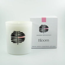 Load image into Gallery viewer, Bloom candle
