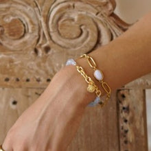 Load image into Gallery viewer, Seashell charm gemstone bracelet - blue
